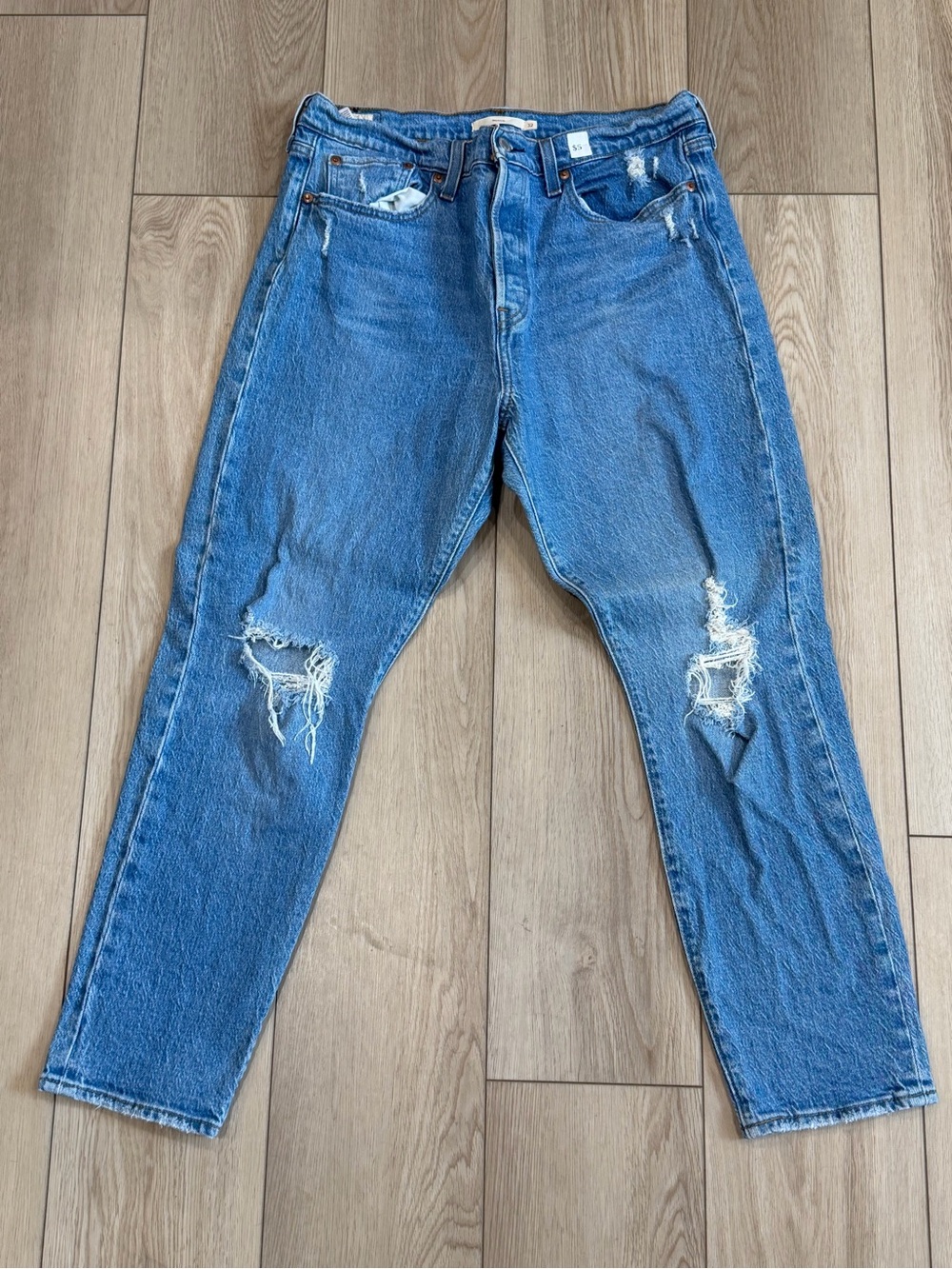Levi’s Premium Wedgie Distressed High Rise Jeans Size 32